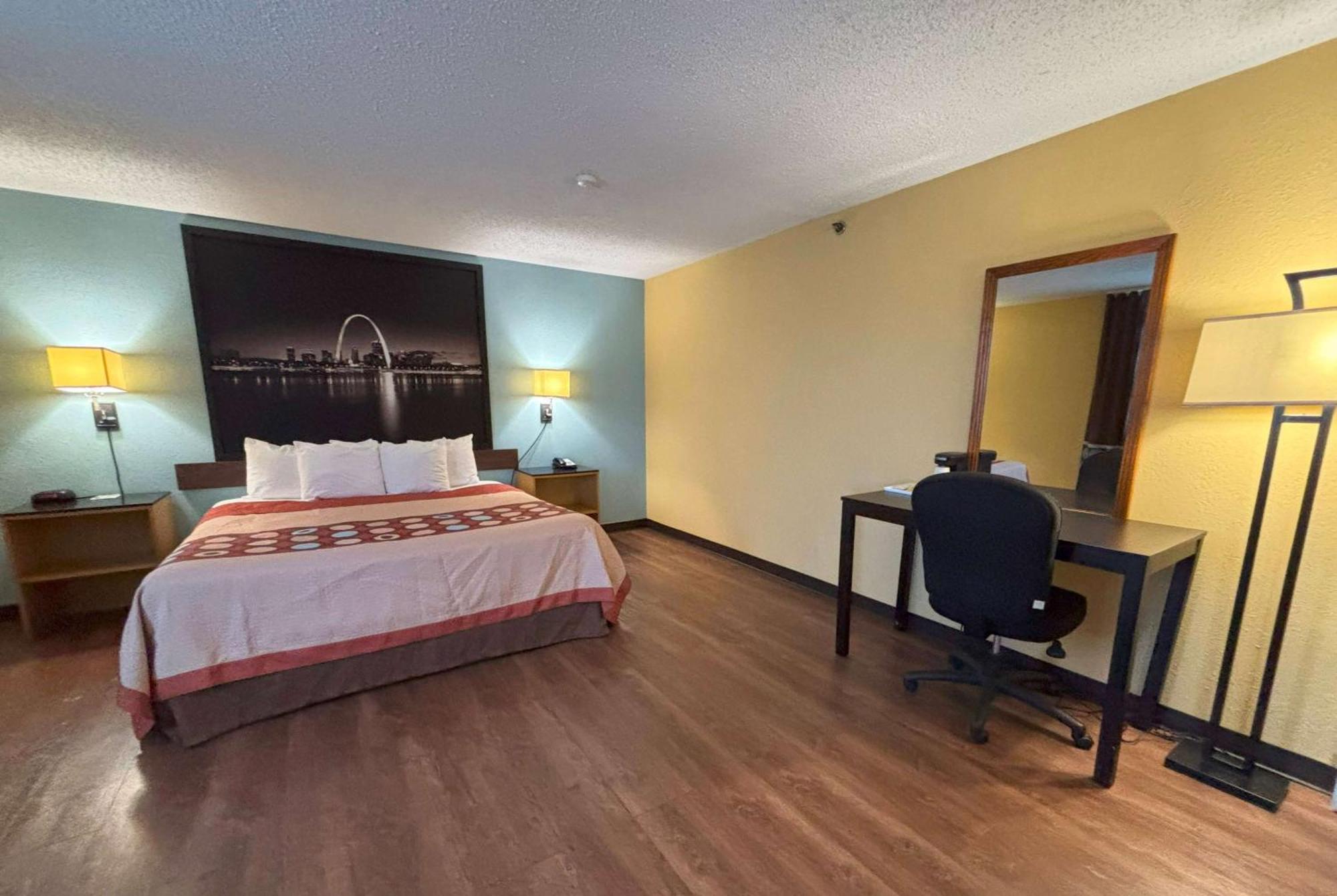 Super 8 By Wyndham O'Fallon Bagian luar foto