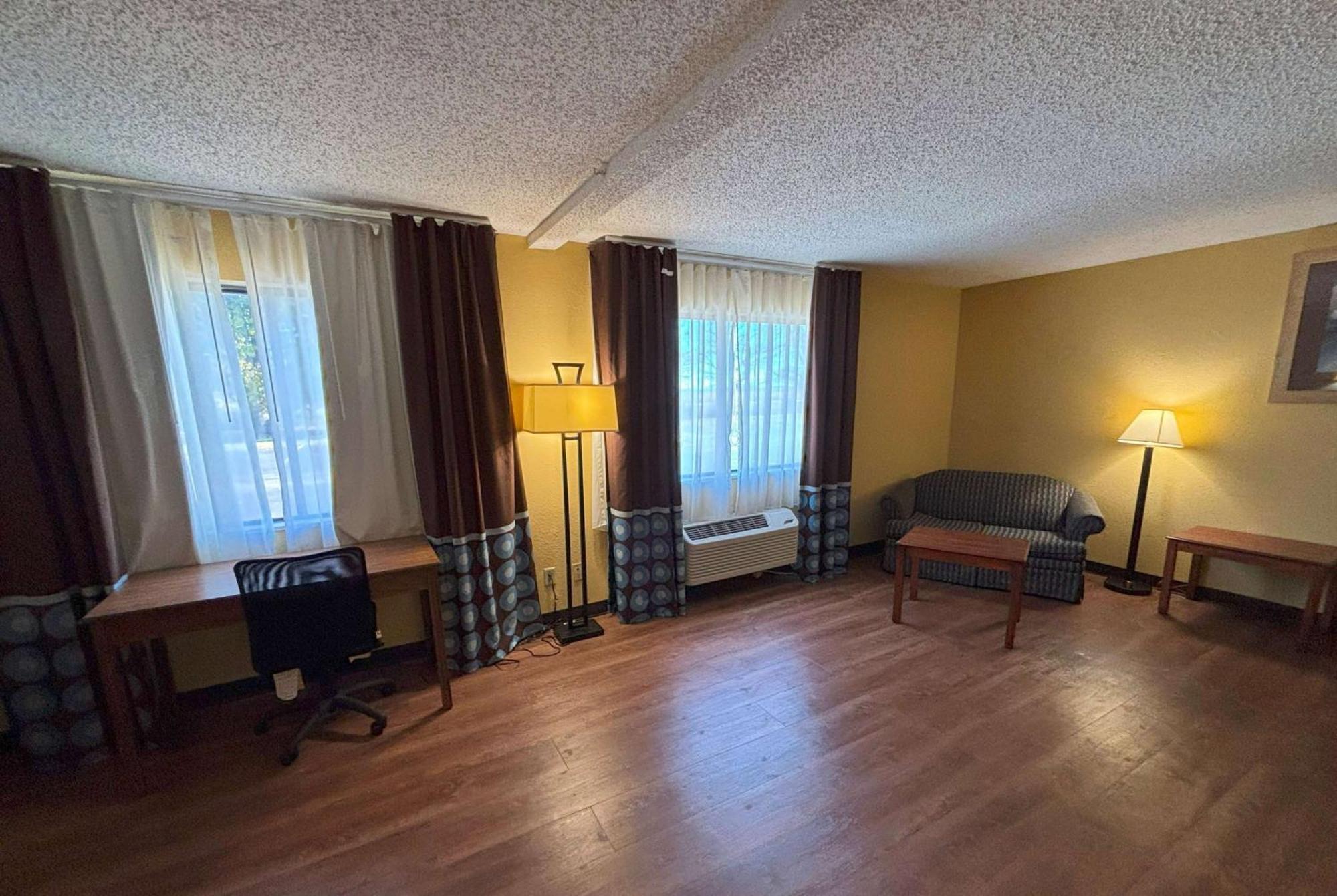 Super 8 By Wyndham O'Fallon Bagian luar foto