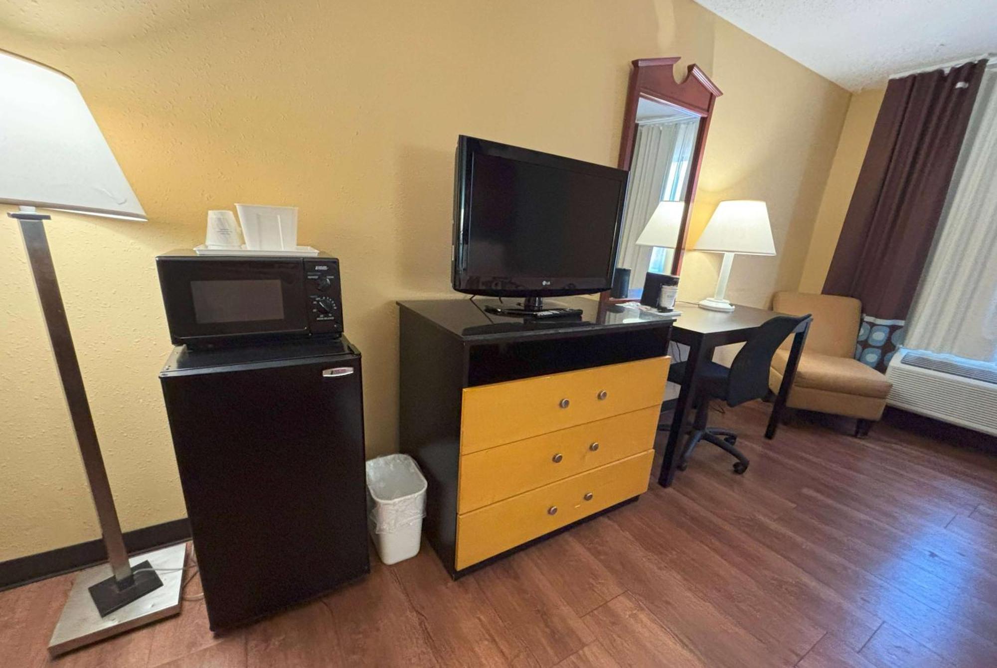 Super 8 By Wyndham O'Fallon Bagian luar foto