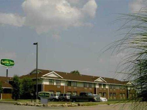 Super 8 By Wyndham O'Fallon Bagian luar foto