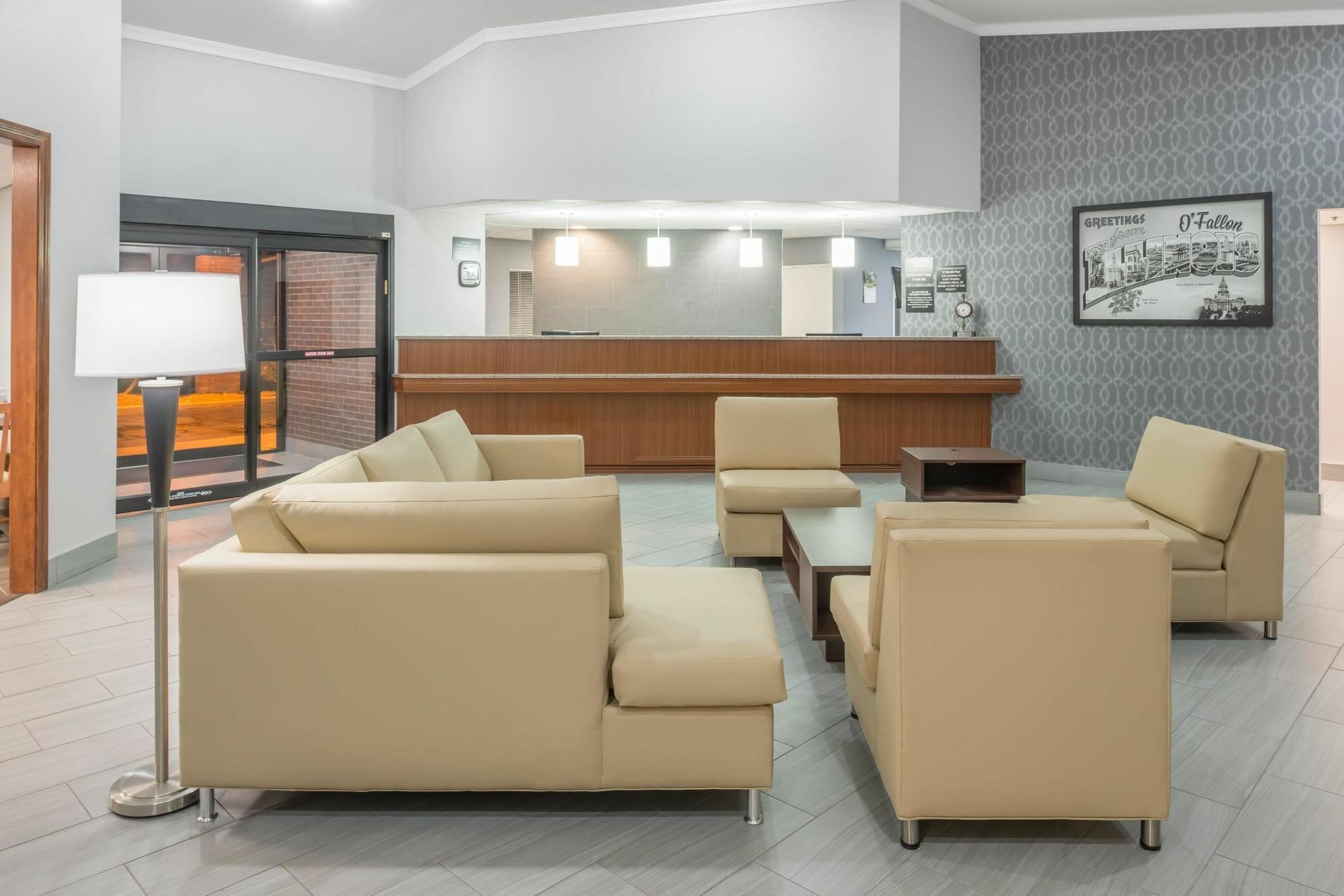 Super 8 By Wyndham O'Fallon Bagian luar foto
