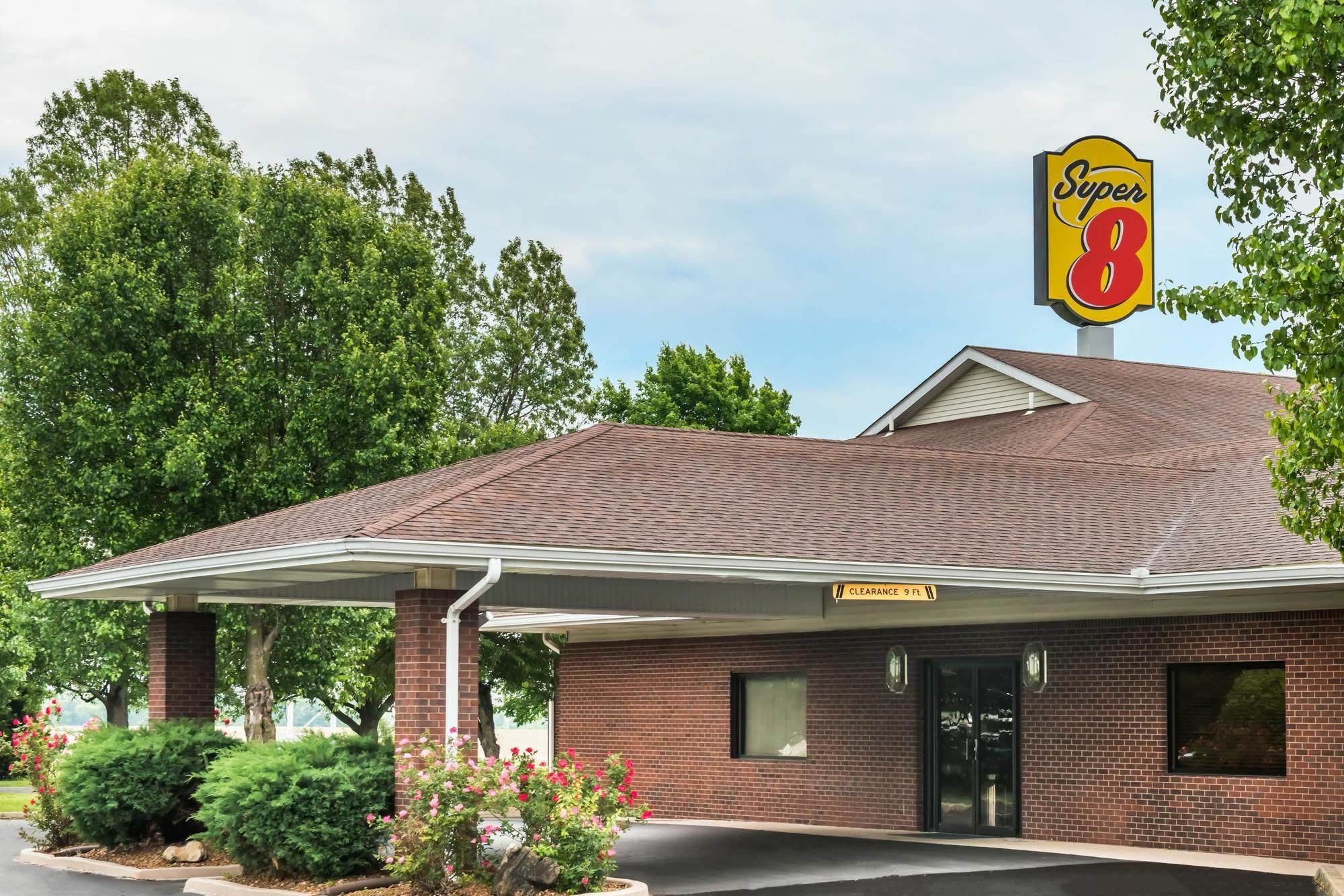 Super 8 By Wyndham O'Fallon Bagian luar foto